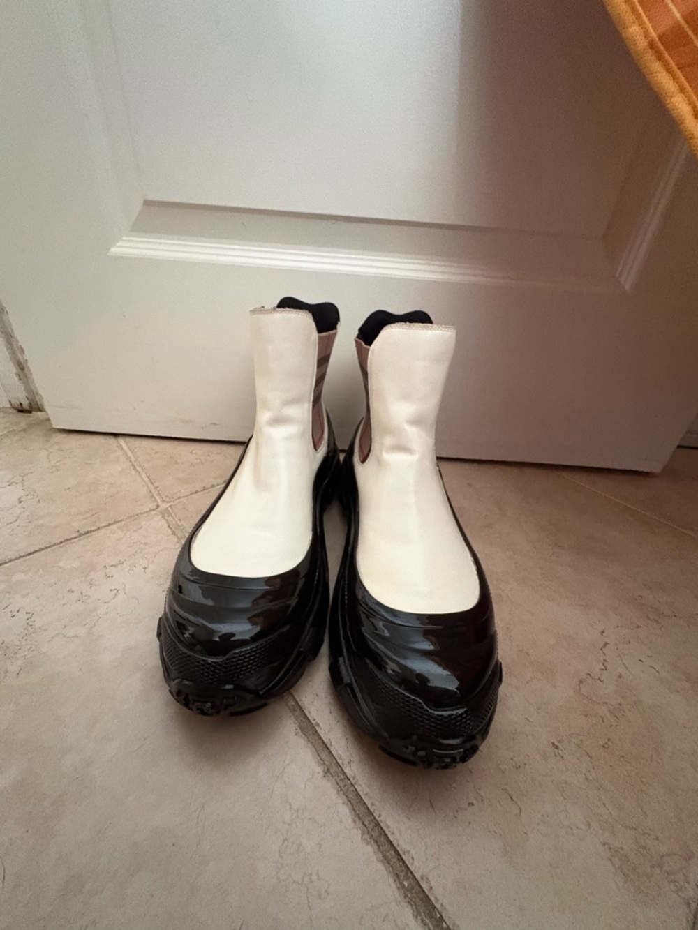 Burberry Rain/Snow boots - Picture 5 of 14